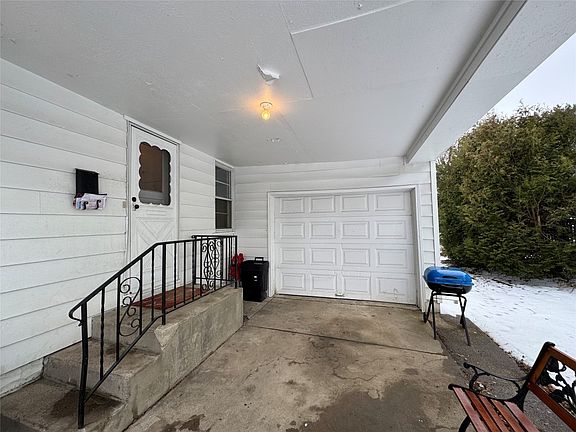 2nd image of 909 E 37th St