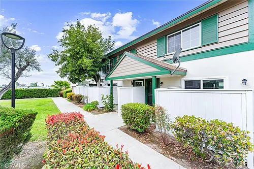 8242 Henderson Grn Photo 1