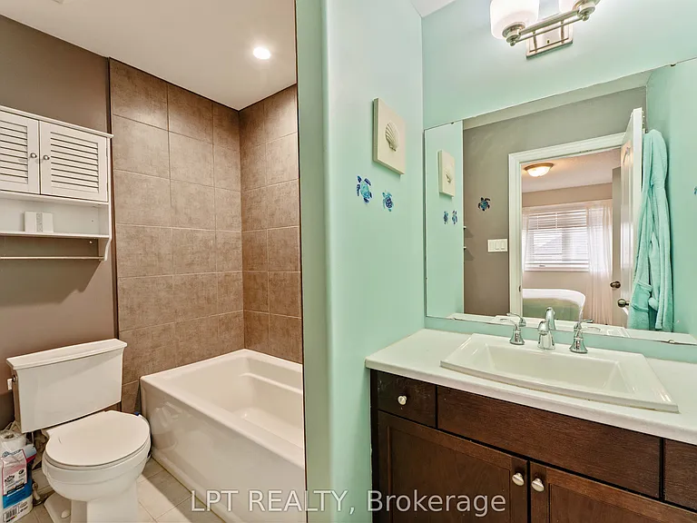 82 Nathan Cres — Photo 24