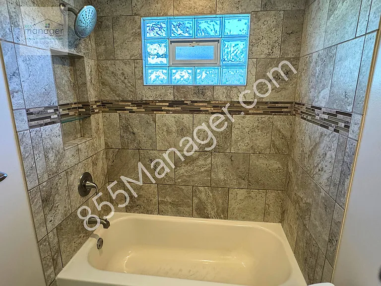 1040 Lalond Ave — Photo 11