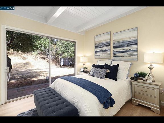 5th image of 820 Golf Club Cir