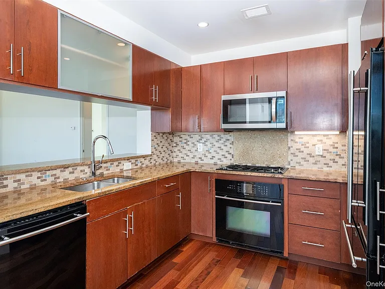 175 Huguenot St #1402 — Photo 7