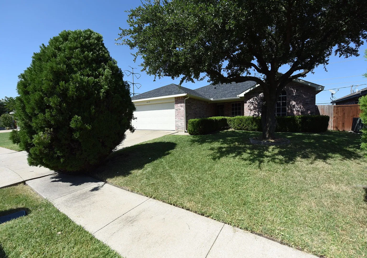 3 bedroom that backs up to a green belt! — Photo 2