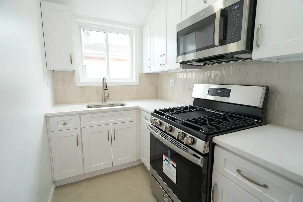 Building Photo - 110-12 178th St #2R