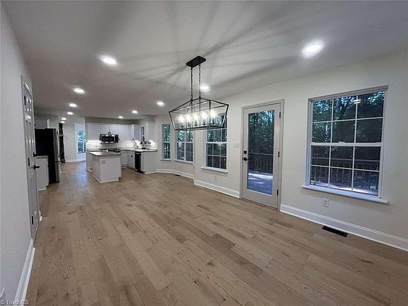 3rd image of 172 Cody Dr