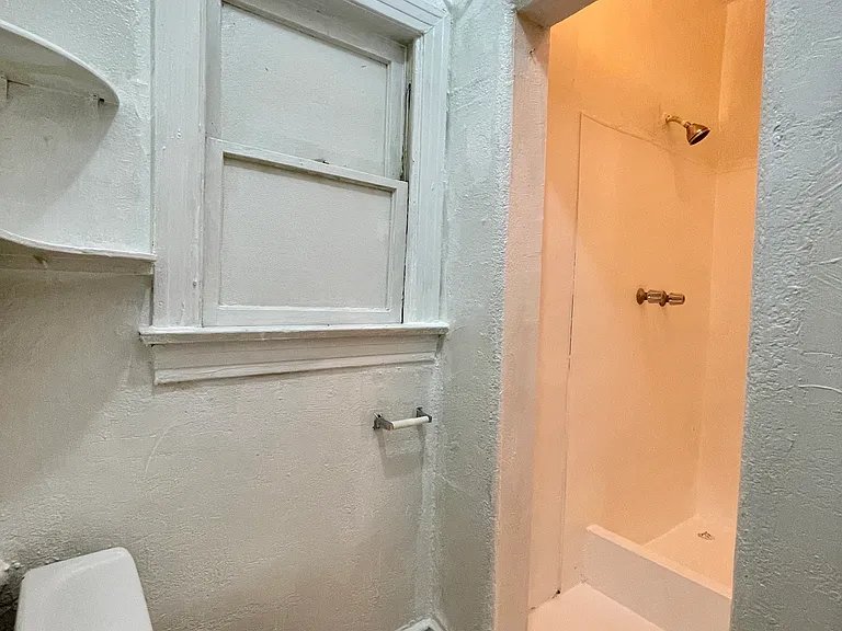 2892 W 7th St — Photo 20