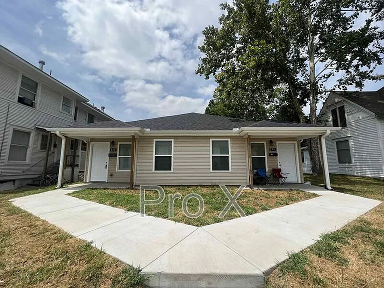 206 N Wall Ave — Photo 1
