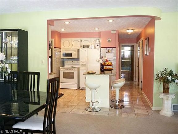 3rd image of 338 Huntmere Dr