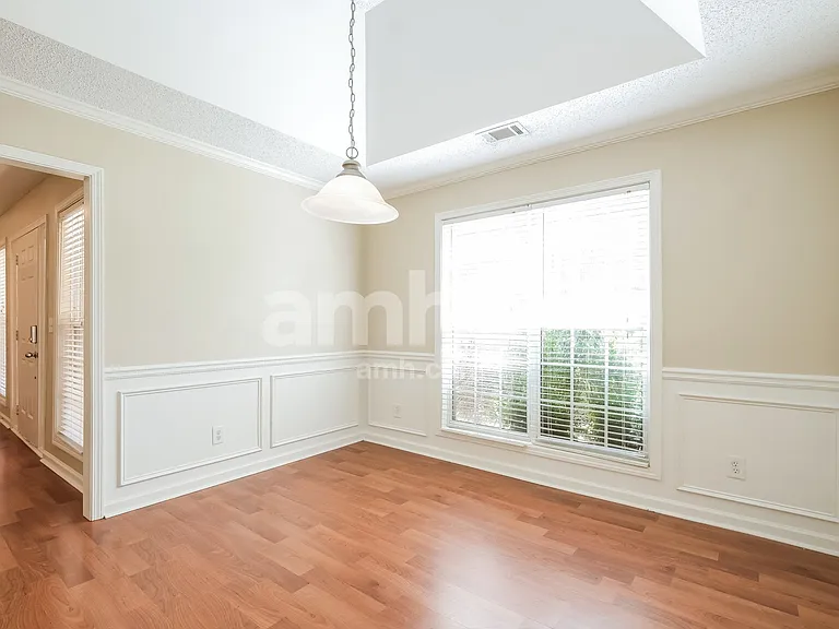 1633 Amalie Dr — Photo 6