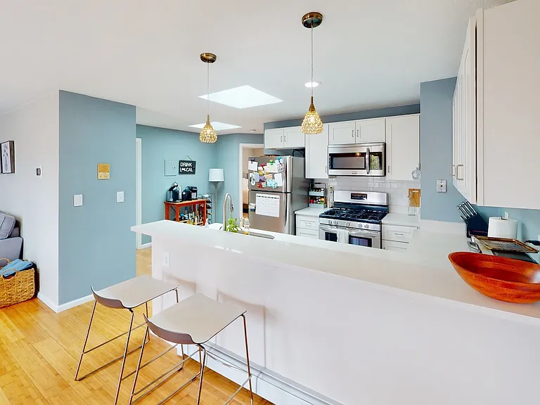 324 W 3rd St #2 — Photo 4