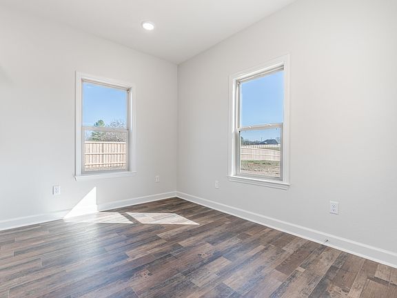 3rd image of 15 Marthas Field Dr