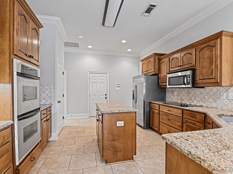1694 Pebble Creek Dr — Photo 3
