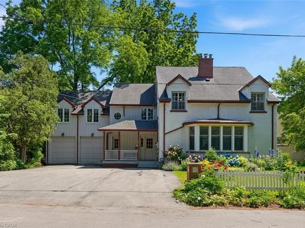 3 Ancaster St E, Hamilton, ON L9H 4K2