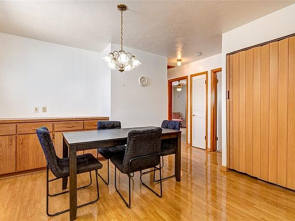 4th image of 404 Chestnut Dr