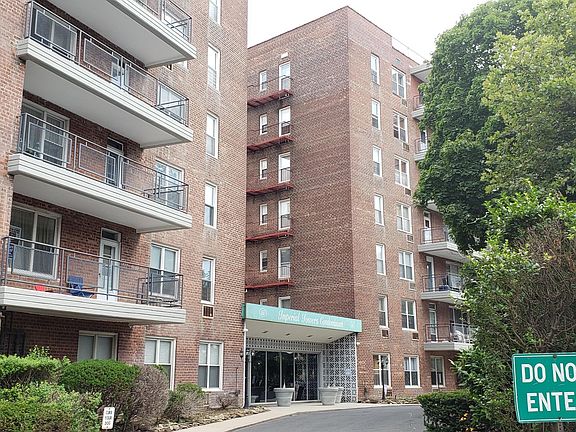 2nd image of 55 Austin Pl APT 5W