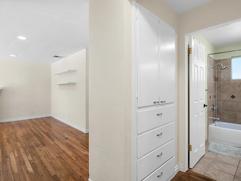 459 Herbert St — Photo 9