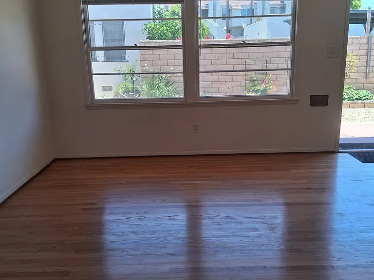 1285 Robinson Ave — Photo 8