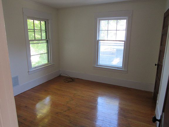 3rd image of 10 William St #2
