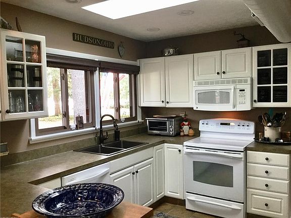 5th image of 358 Atterbury Blvd