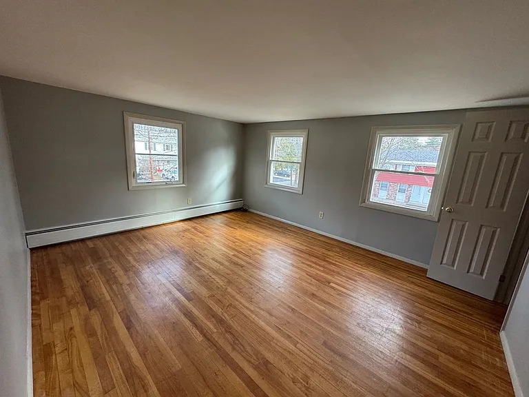 10 Hardy Ave — Photo 9