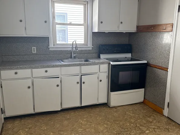 187 Cottage St APT 1, Pawtucket, RI 02860