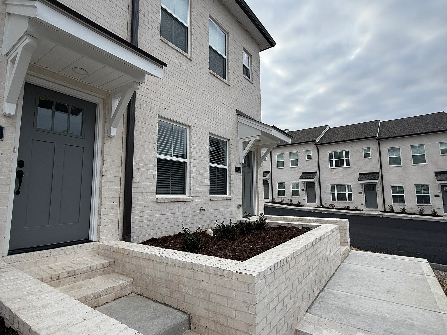2 bed, 2.5 bath, 1100 sqft, $1,350 — Photo 4