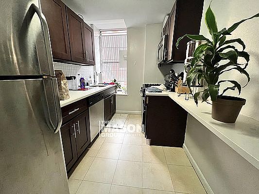 1st image of 171 E 81st St APT 2e