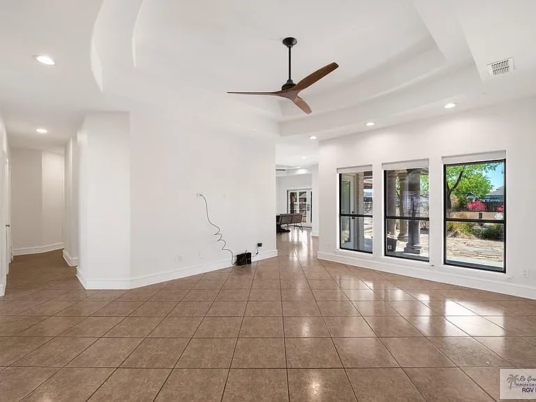 5684 Heron Cove Ln — Photo 2