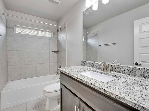 5th image of 160 Sangaree Dr #T2
