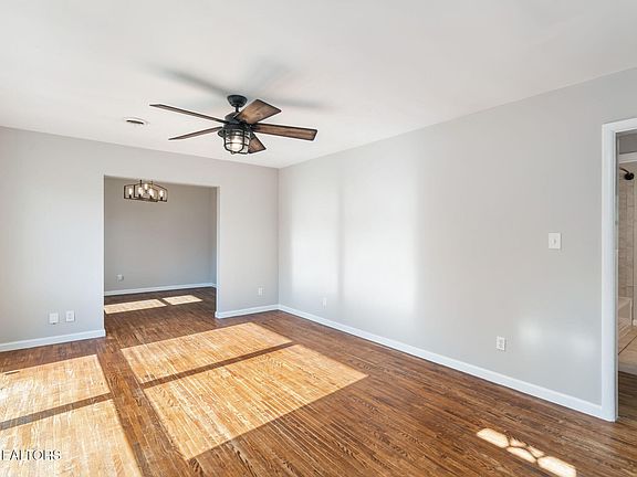 4th image of 4913 Azalea Dr