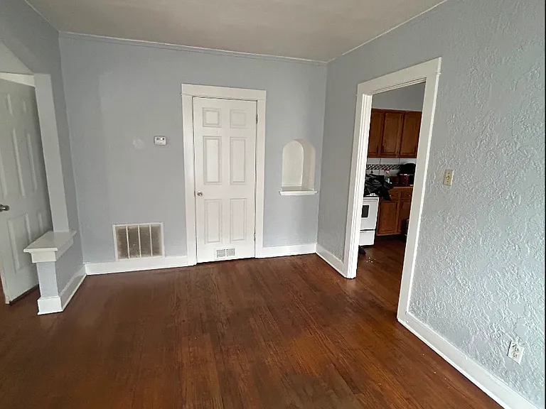 69 Waverly Ave — Photo 5