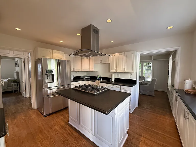 8748 Ashcroft Ave — Photo 23