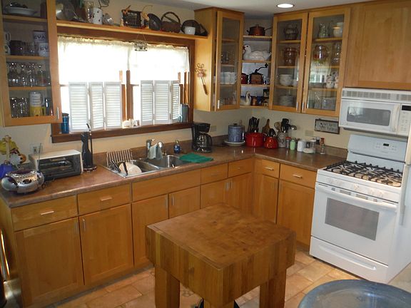 3rd image of 28077 N Lake Dr