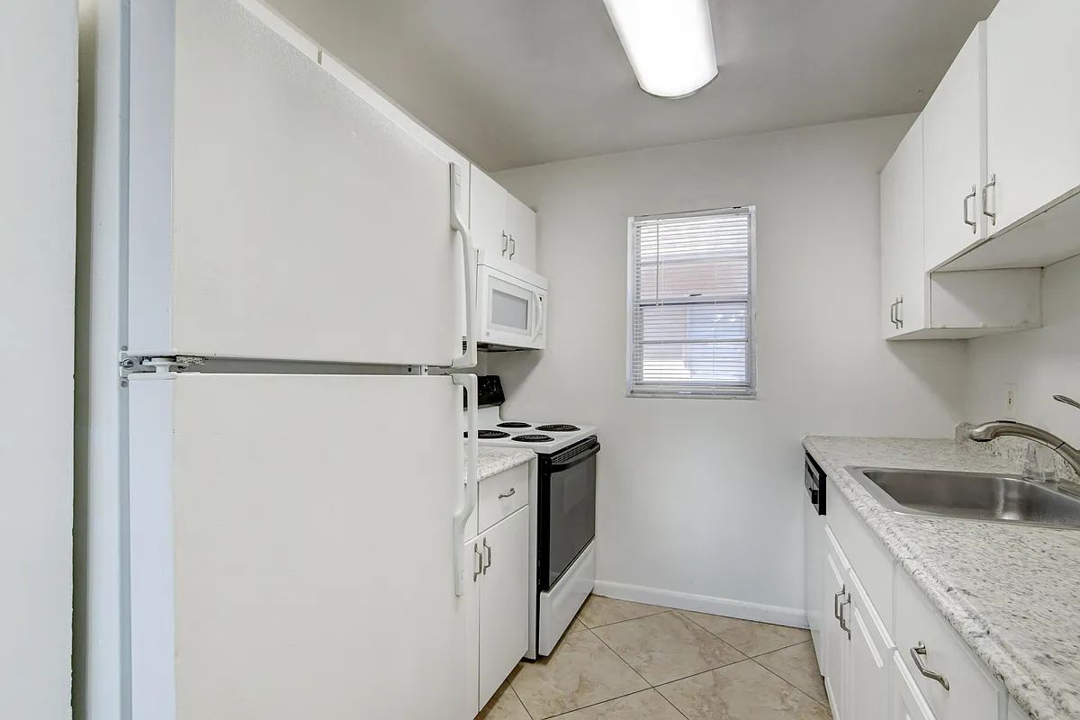 Building Photo - 600 SW 2nd Ave #240