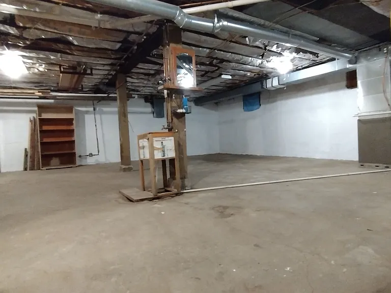 209 Manila St — Photo 8