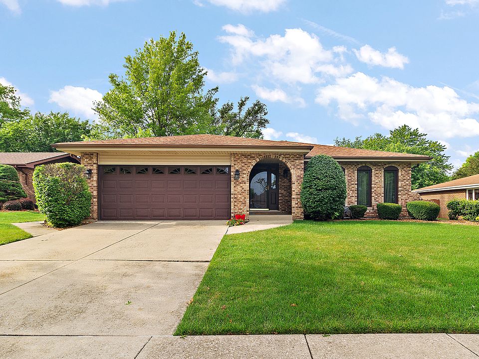 1st image of 10106 W Parkview Dr