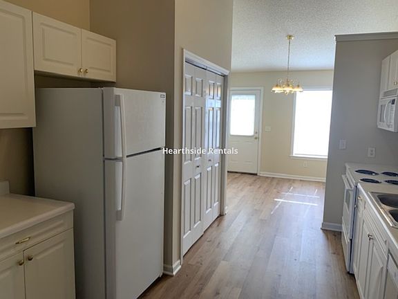 4th image of 1100 Nicklaus Dr #A