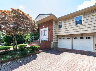 2976 Lonni Ln, Merrick, NY 11566
