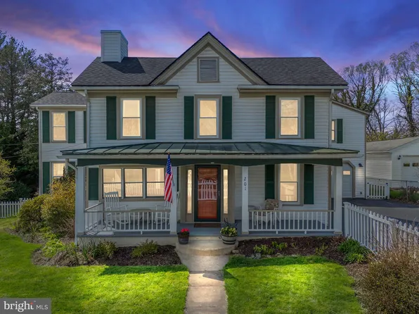 201 N 33rd St, Purcellville, VA 20132