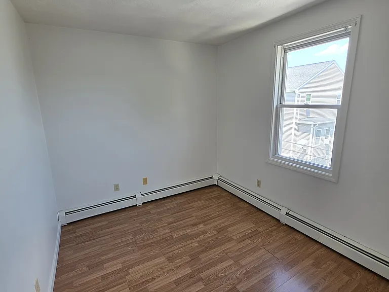 47 Courtland St 3rdFlr 2B/1B FreshPaint SSAppliances Laundry NOPets — Photo 9