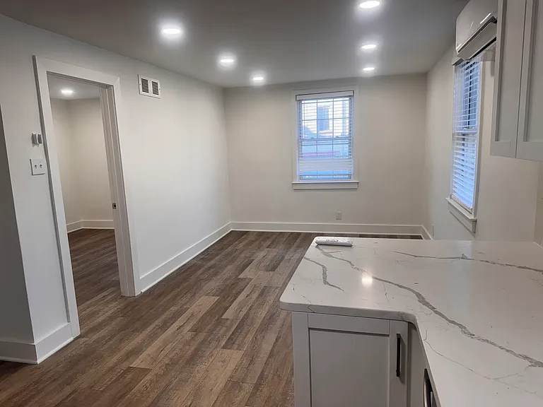 Ardmore Row Apartments — Photo 3