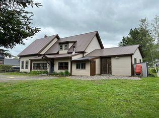 8 The Bend Rd, Greensboro Bend, VT 05842