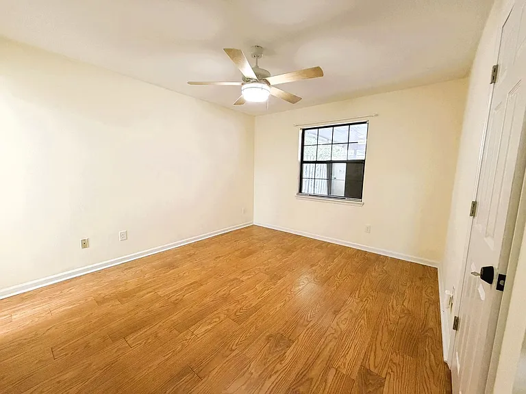 136 Belmont Rd — Photo 24