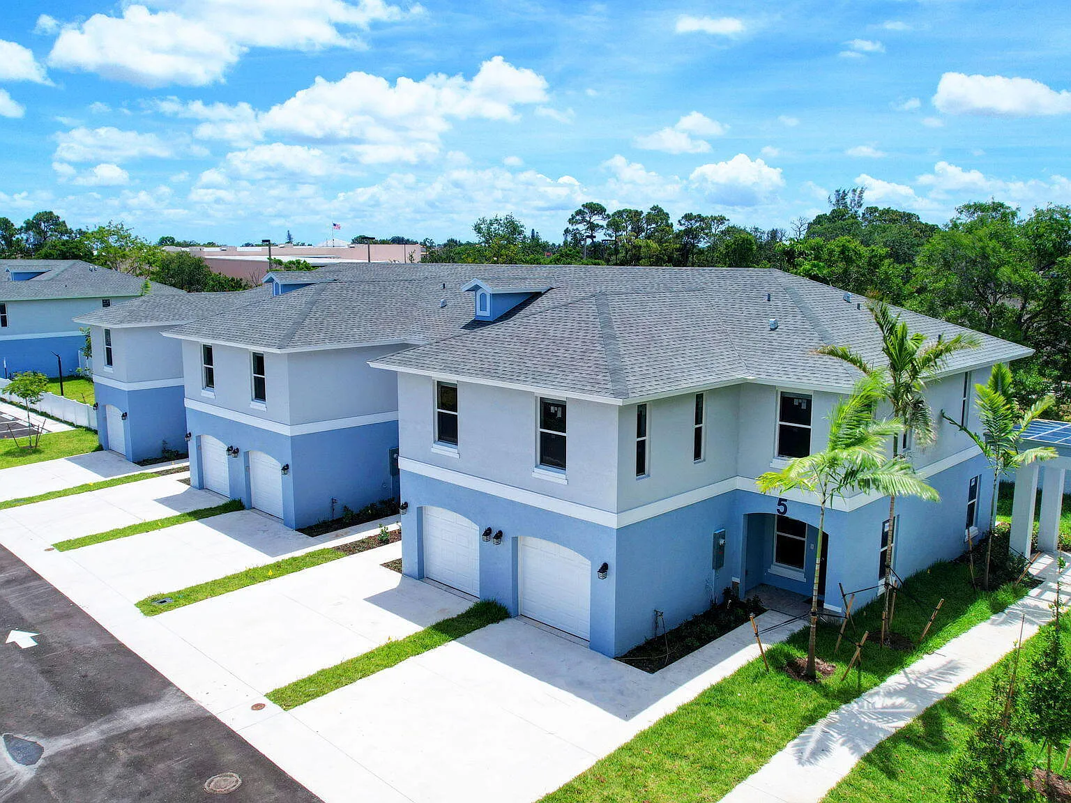 3 bed, 2.5 bath, 1418 sqft, $2,850 — Photo 2