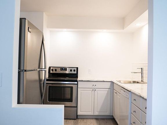 3rd image of 33893 Pondview Cir #16