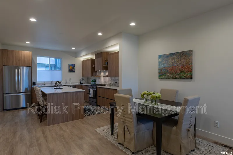 4 bed, 3.5 bath, 2142 sqft, $3,050 — Photo 4