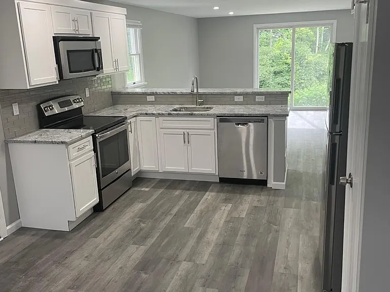 1145 Shoecraft Rd — Photo 2