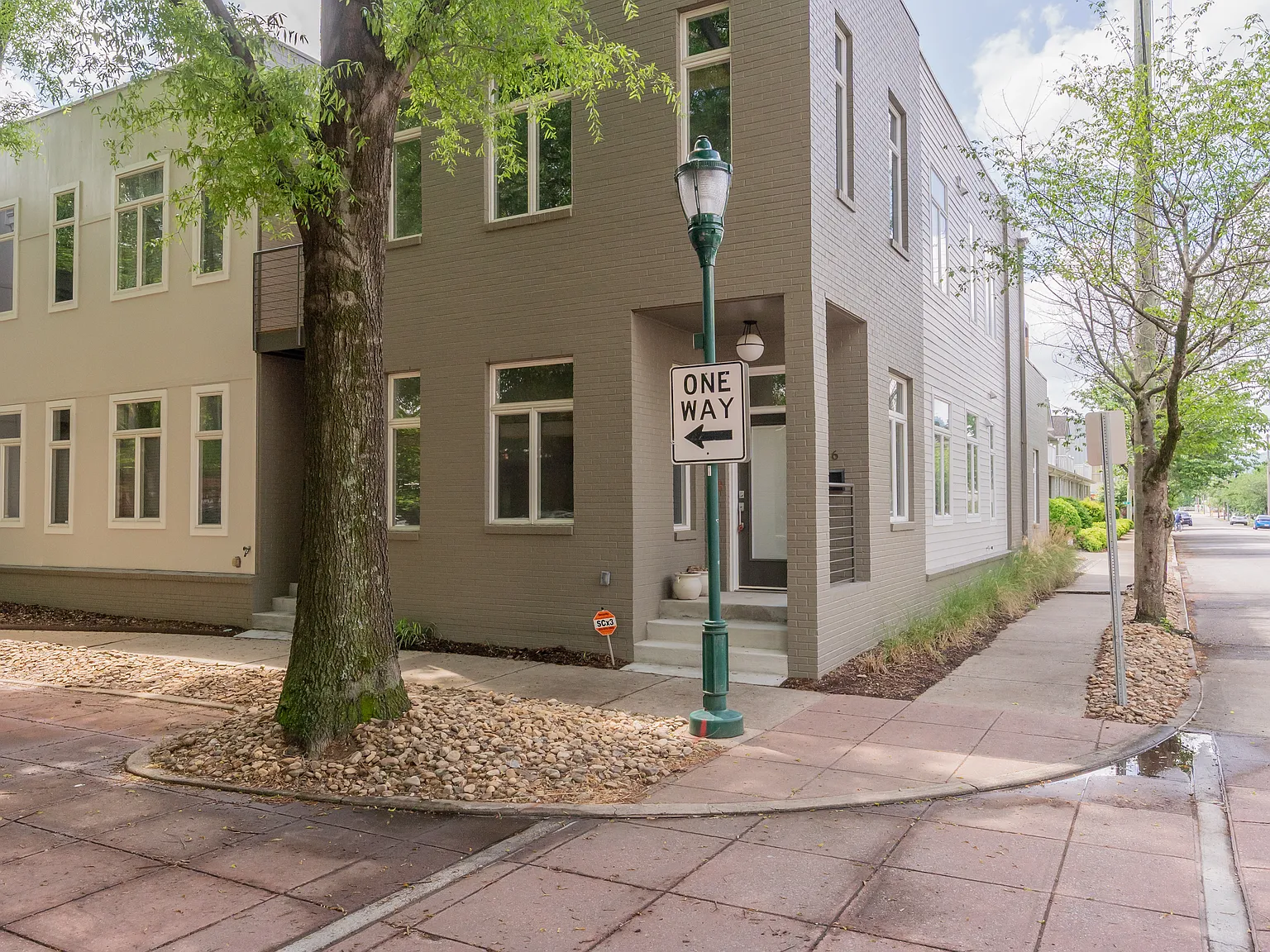 2 bed, 1.5 bath, 1450 sqft, $2,700 — Photo 1