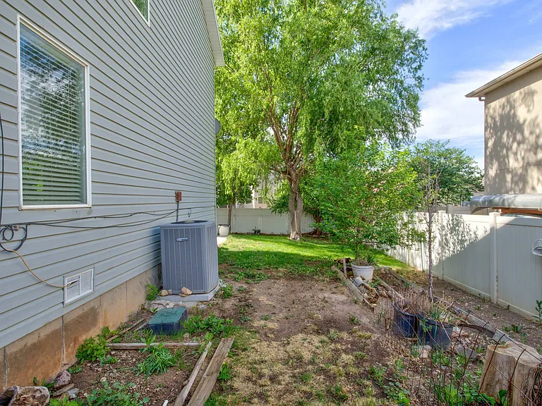 1153 W 400 S — Photo 5