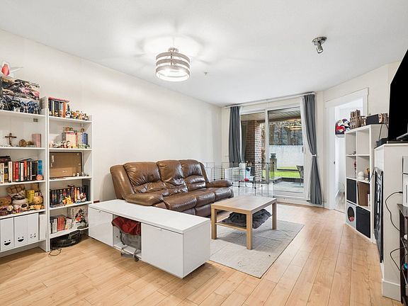3rd image of 10822 City Pkwy #111